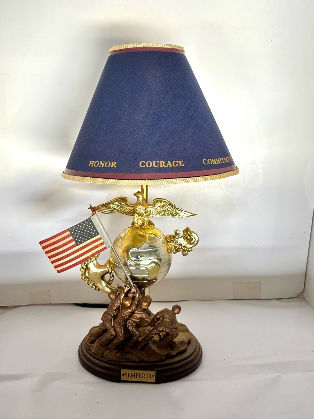 U.S.M.C ESPRIT DE CORPS LAMP SEMPER FI MARINES LAMP NO 5318 A LIMITED EDITION